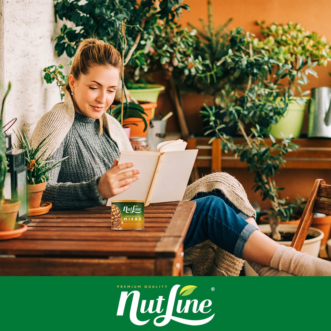 Sezonul de citit pe balcon este aici. 😍 
Bucură-te de momentele de relaxare cu arahidele tale preferate #Nutline. ☀️